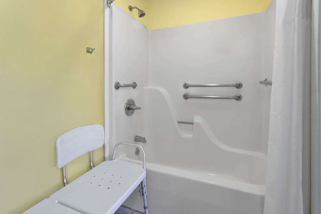 Super 8 by Wyndham Breaux Bridge - photo 13