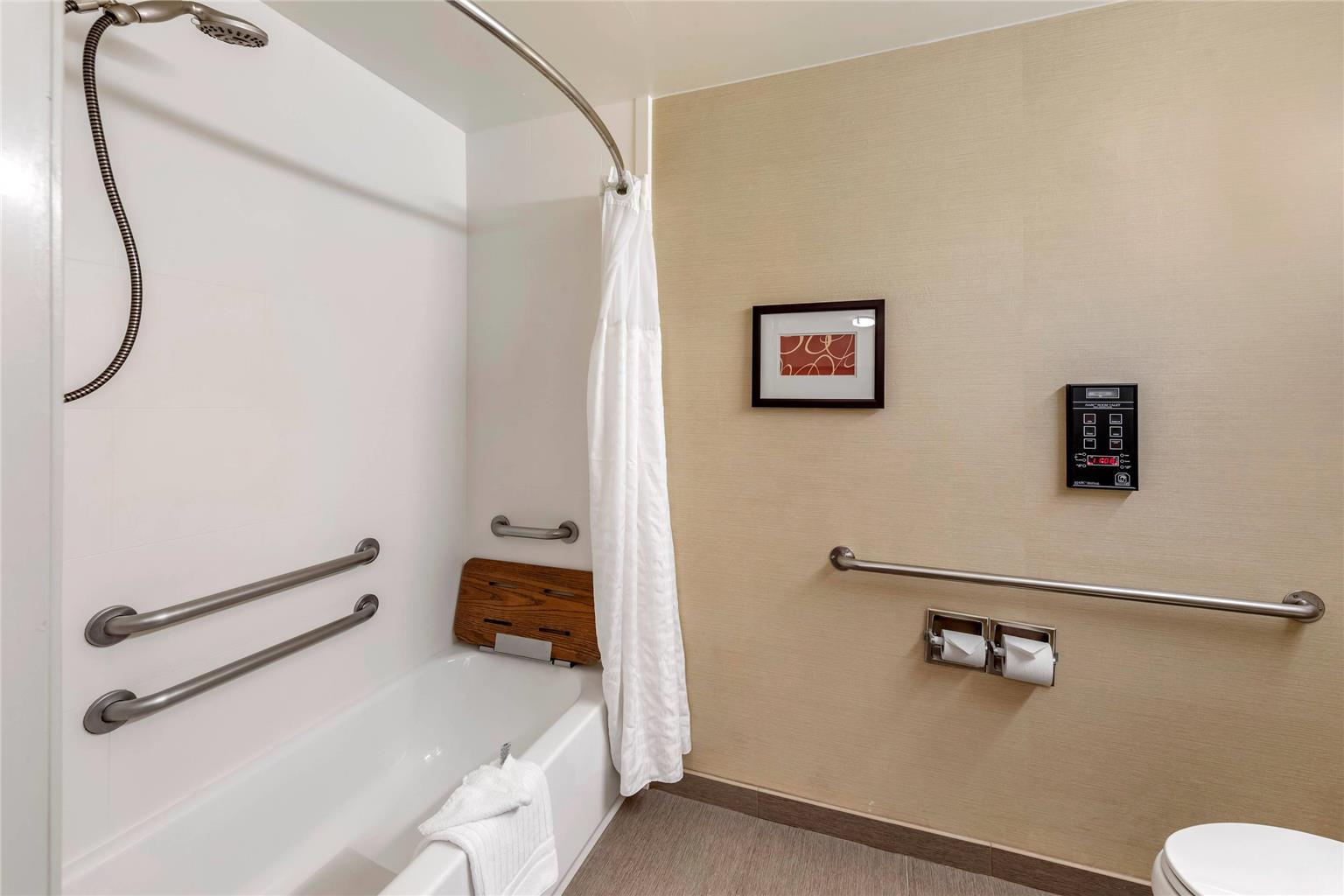 Comfort Suites Near Six Flags Magic Mountain - photo 14