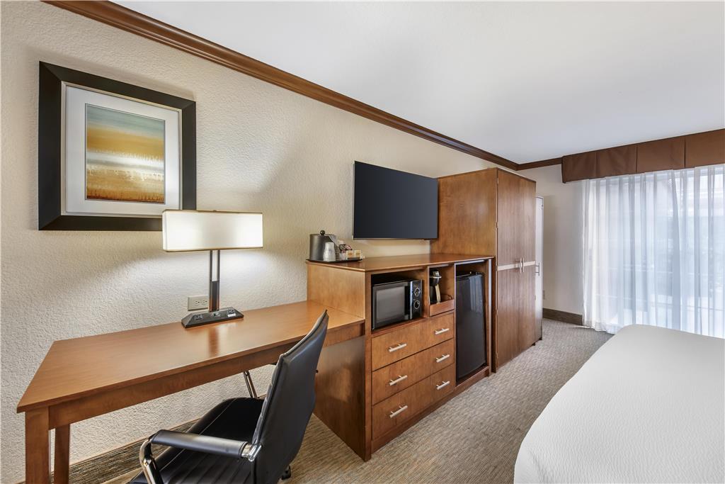 Best Western Plus Atrium Inn - photo 19