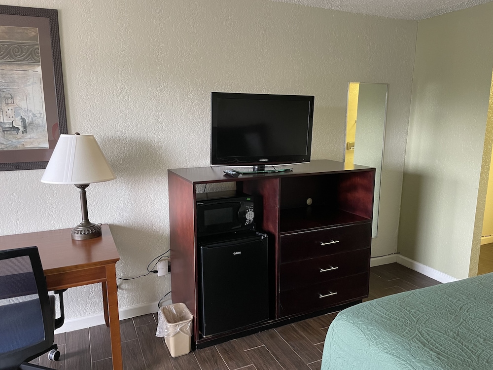 Del Rio Inn - photo 9