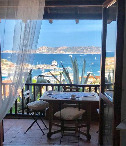 Holiday House Palau — 4-Star Luxury Hotel in Palau, Italy