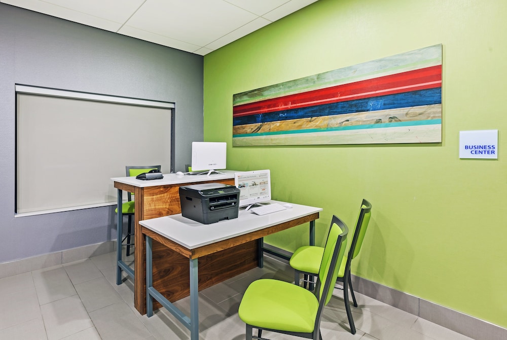 Holiday Inn Express & Suites Perryton by IHG - photo 17