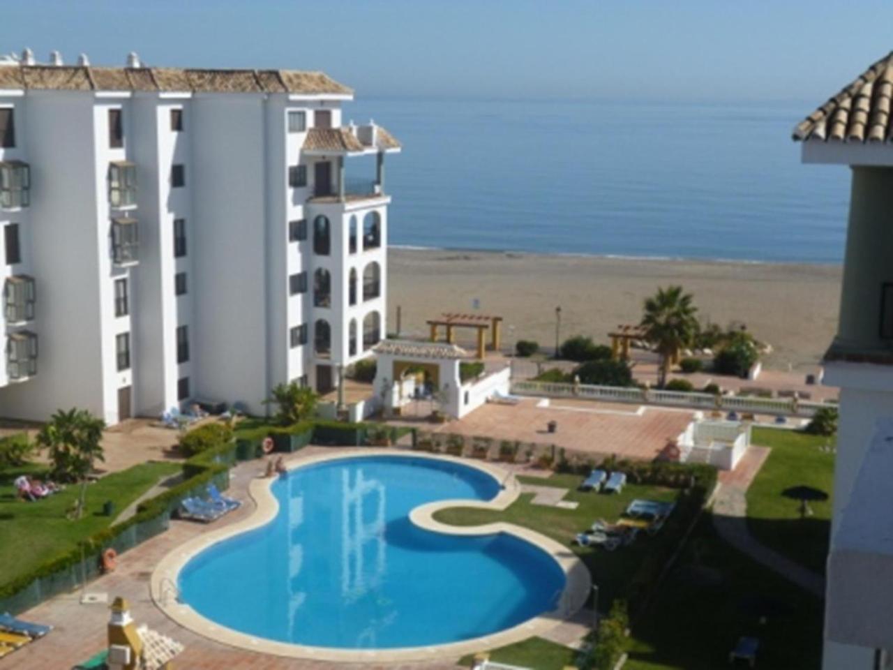 2066 Apt 2 Bedrooms On Beach Tenis Gym Pool — 4-Star Luxury Hotel in Manilva, Spain