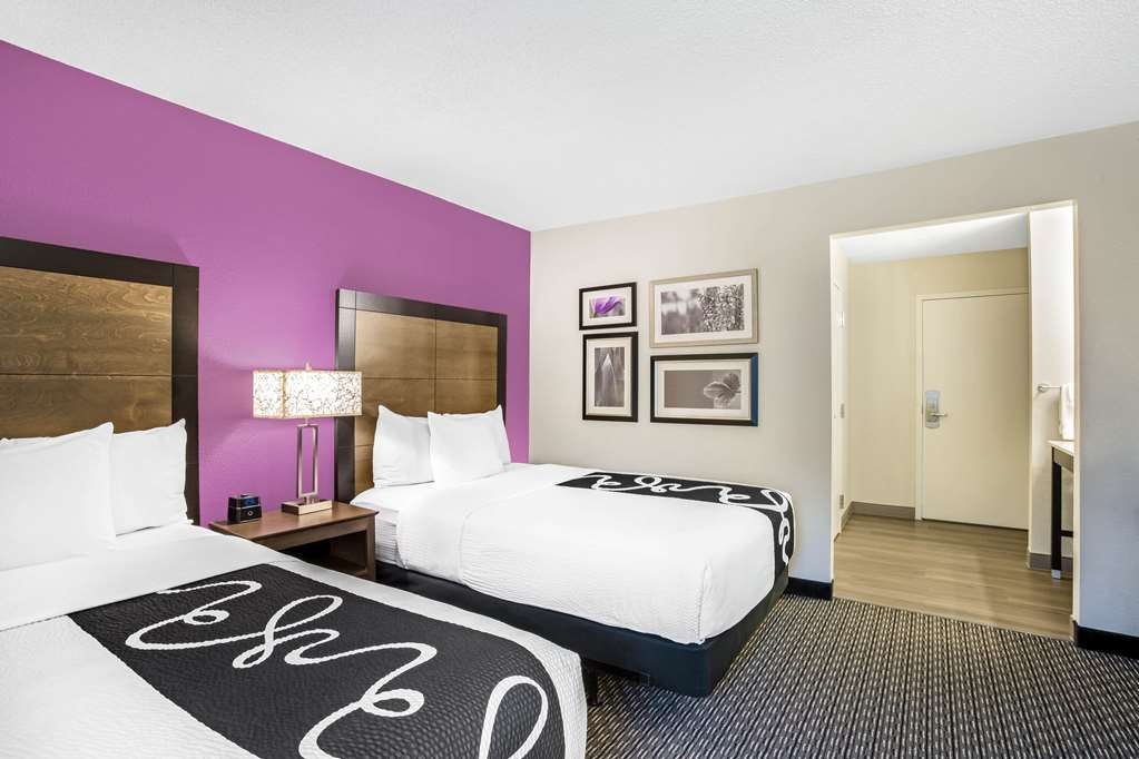 La Quinta Inn & Suites by Wyndham Hartford Bradley Airport - photo 33