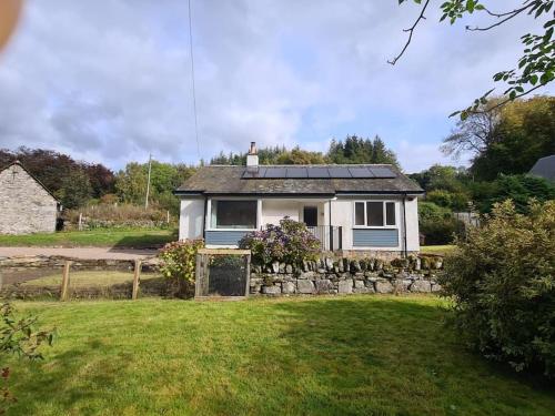 Lademill Cottage — 4-Star Luxury Hotel in Aberfeldy, United Kingdom