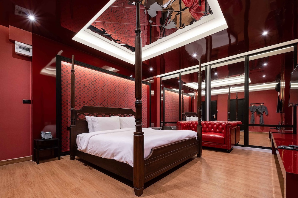 G Boutique Silom Hotel