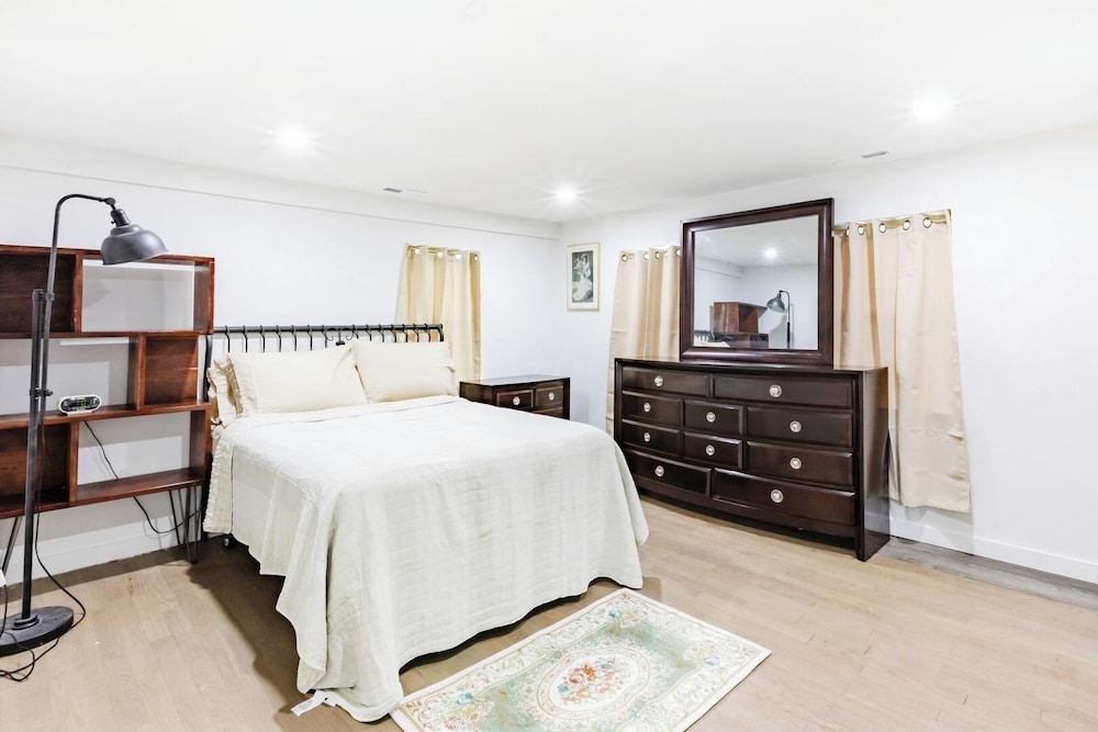 Fresh 2BR Duplex Pets Welcome in Orange, United States