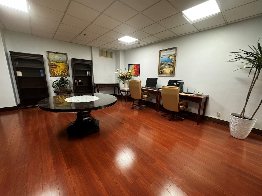 Wingate Houston near NRG Park Medical Center - photo 40