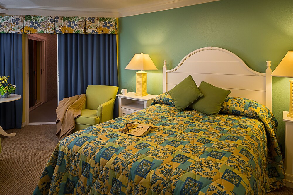 Hibiscus Oceanfront Resort - photo 10