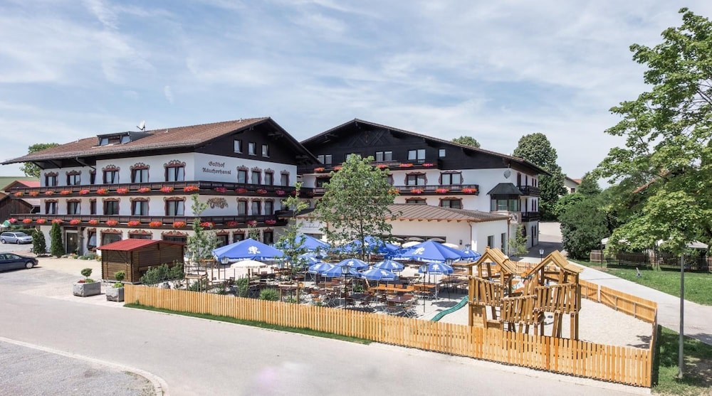 Hotel Räucherhansl - carbon neutral hotel in Loiching