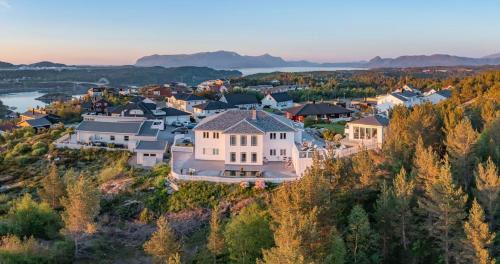 Villa Freya with stunning sea view — 4-Star Luxury Hotel in Kristiansund, Norway