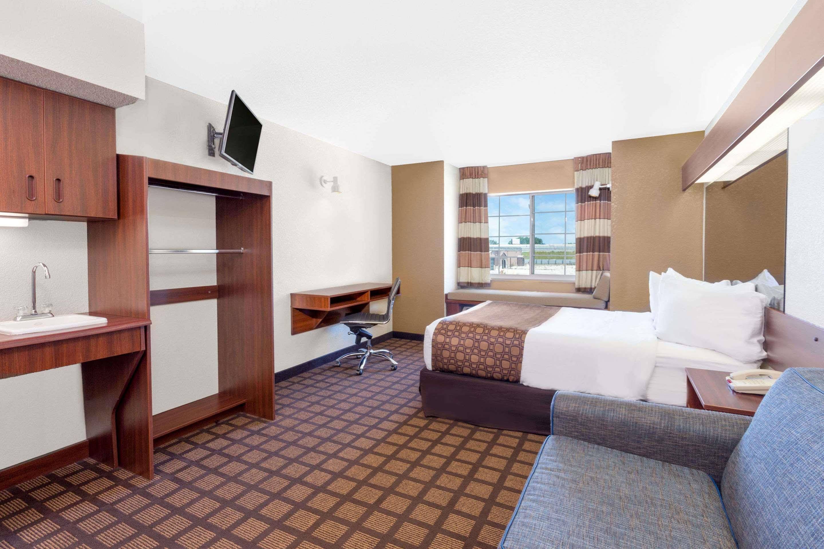 Microtel Inn and Suites by Wyndham Green Bay - photo 12