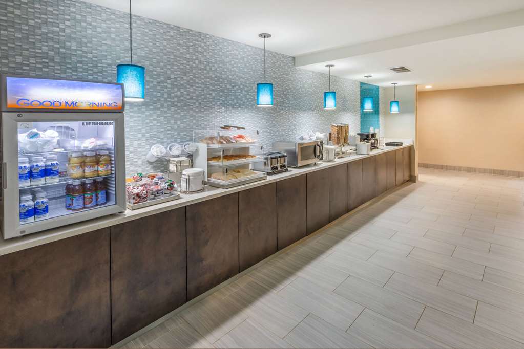 La Quinta Inn and Suites by Wyndham Jonesboro - photo 35