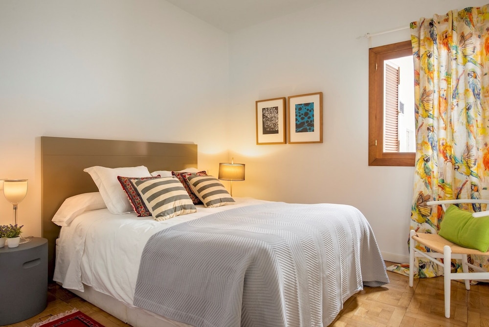 Genteel Home Cabildo IV — 4-Star Luxury Hotel in Sevilla, Spain