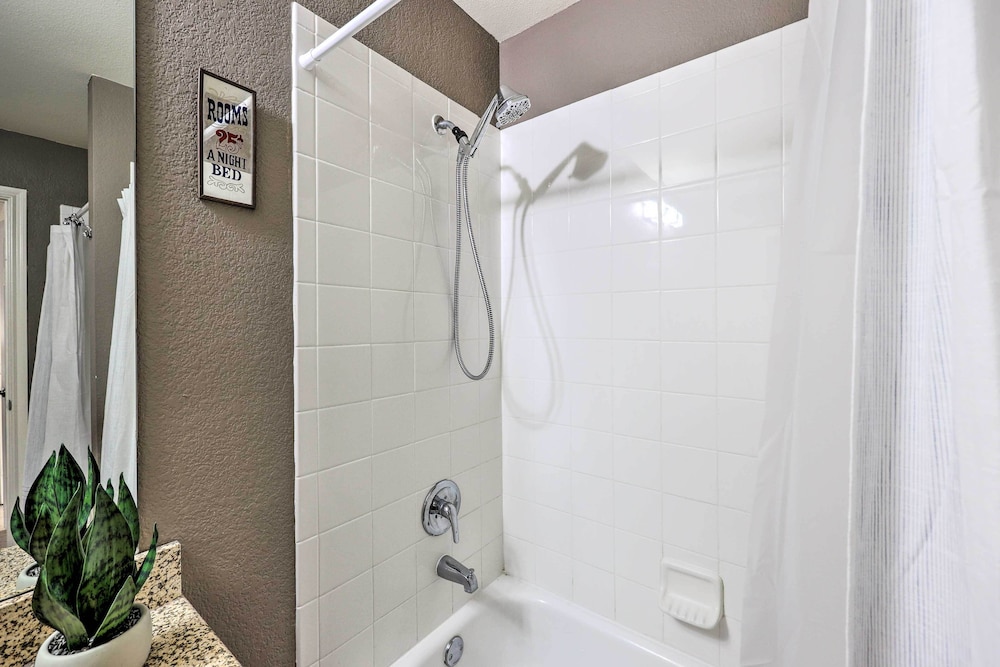 Walk to Lake: Townhome w Hot Tub in Afton — 4-Star Luxury Hotel in Afton, United States