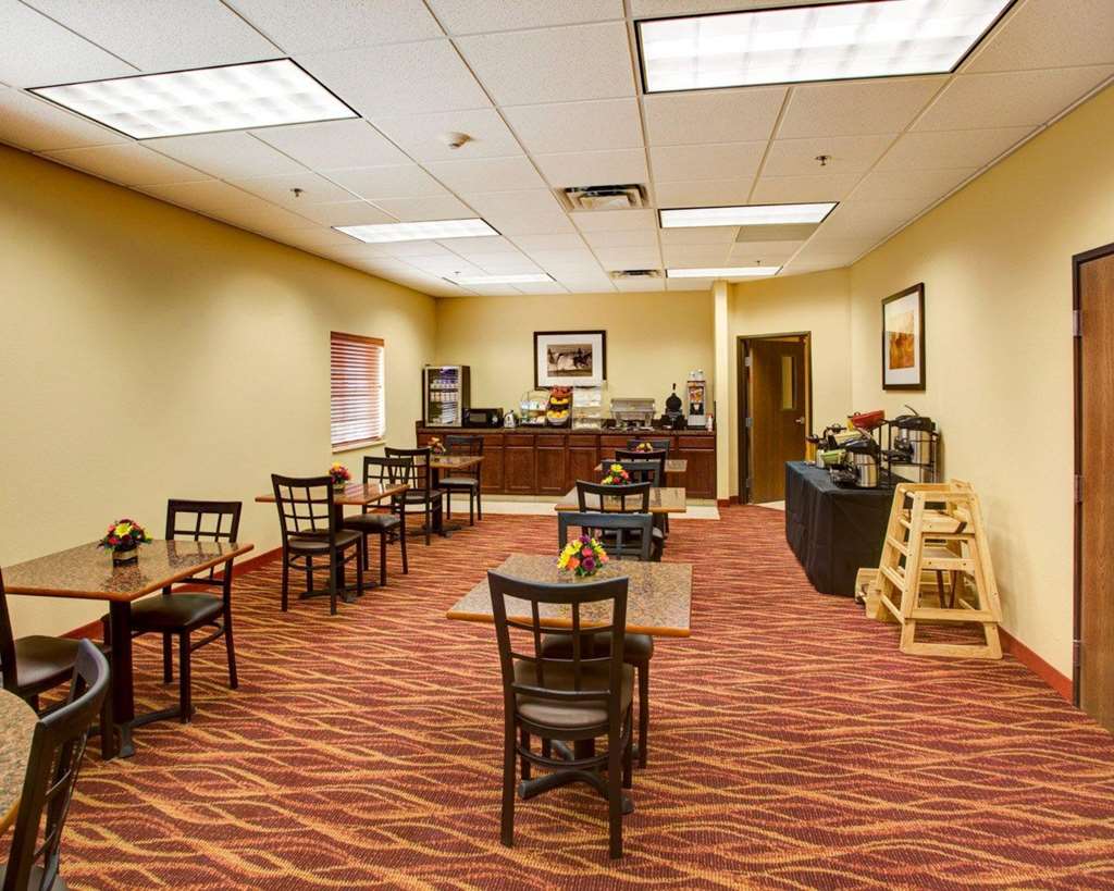 Rodeway Inn & Suites - photo 26
