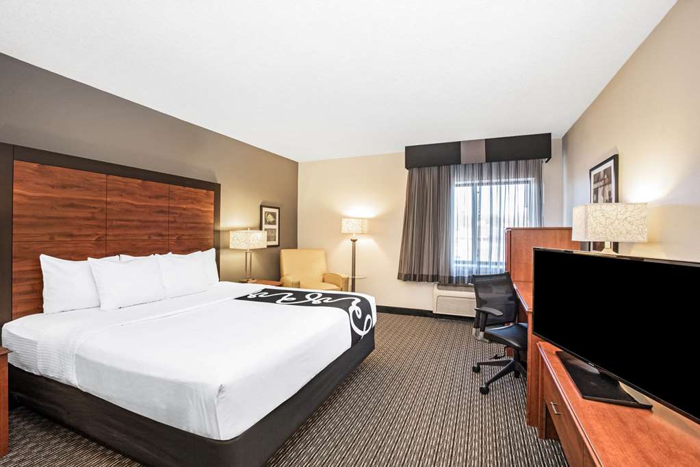 La Quinta Inn & Suites by Wyndham N Little Rock McCain Mall - photo 22