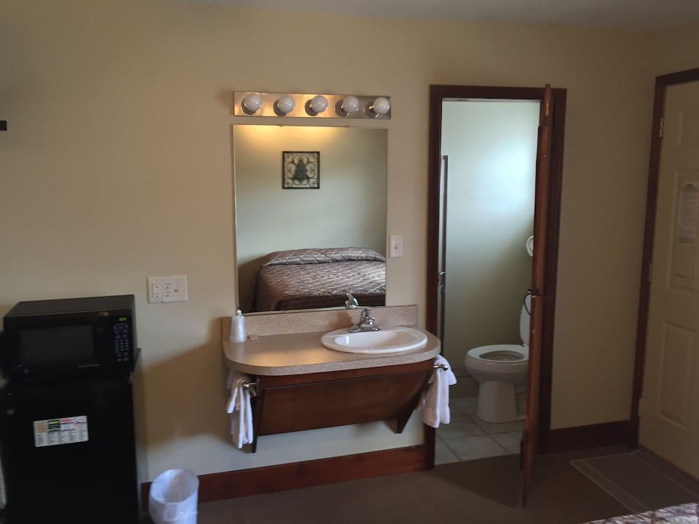 Evergreen Inn - photo 17