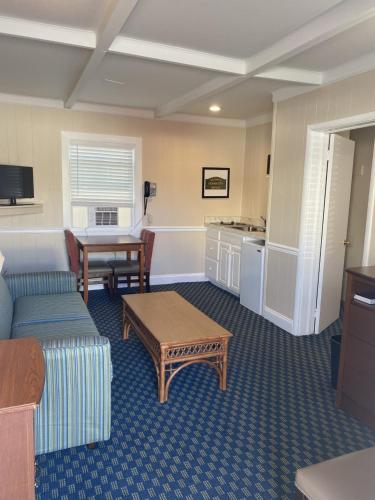 The Admiral Hotel Motel - photo 163