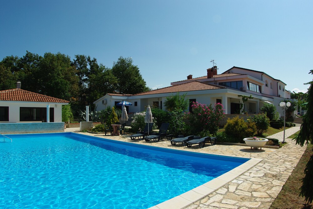 Hotel Holiday - last minute hotel in Porec