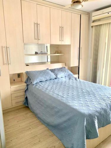 Apto 3 dorm completo 100m Praia Meia Praia