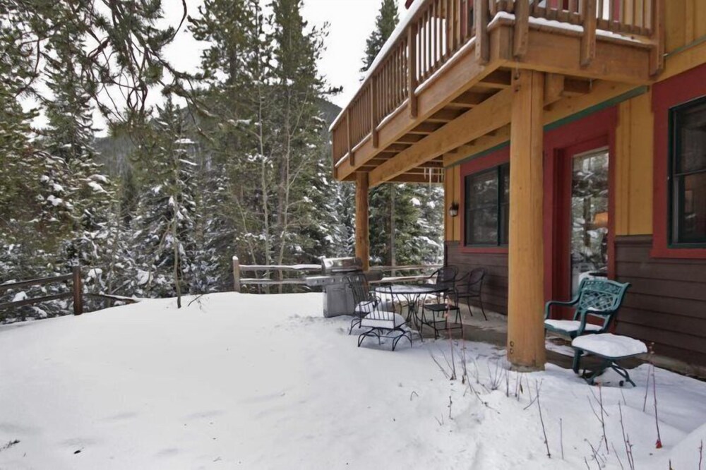 Charming Condo Nestled in the East Keystone Resort Neighborhood Shuttle to Ski Slopes Outdoor Pool and Hot Tub - photo 11