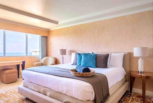 The Penthouse SJU 6BDR 6.5BA Sleep 20 Million View — 4-Star Luxury Hotel in San Juan, Puerto Rico