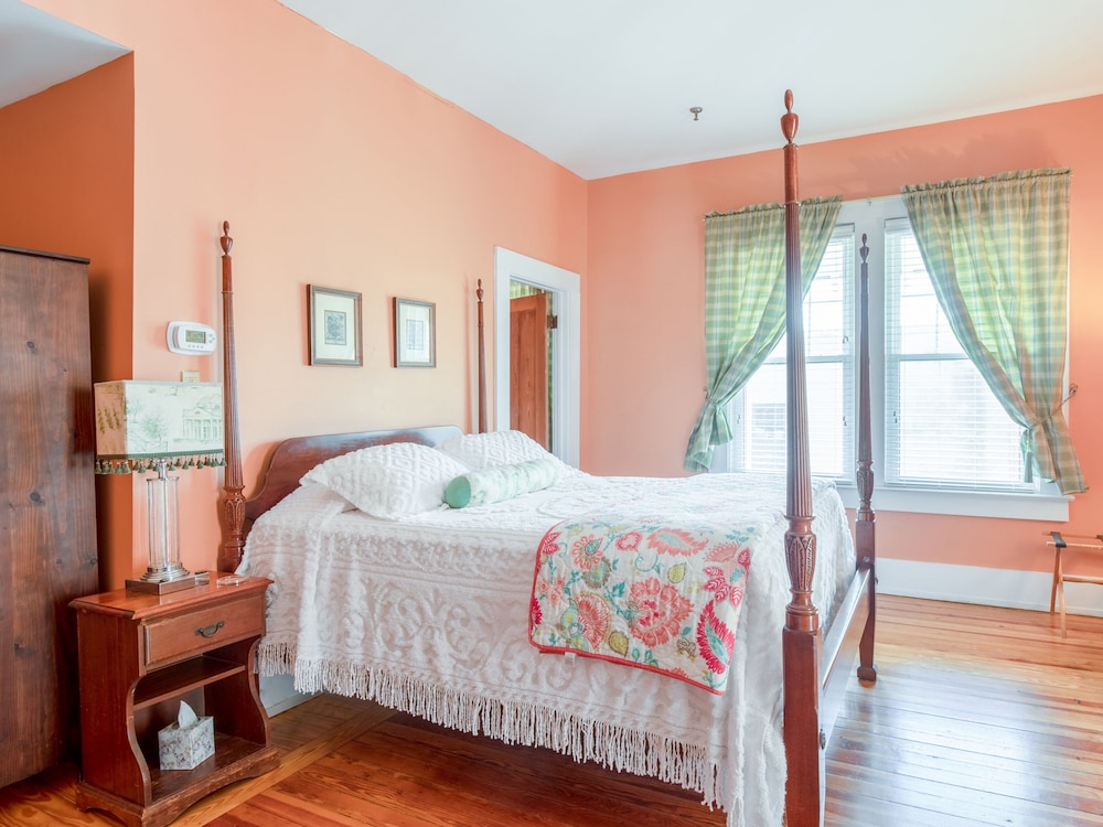 The Belmont Inn - photo 21