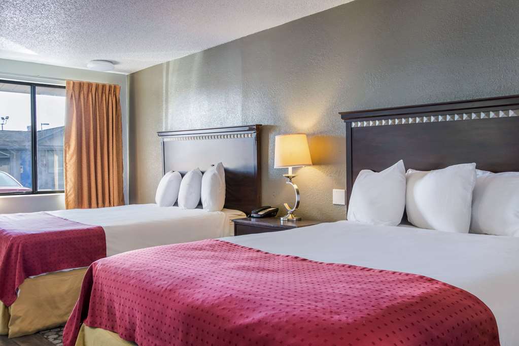 Rodeway Inn Near Hall of Fame - photo 24
