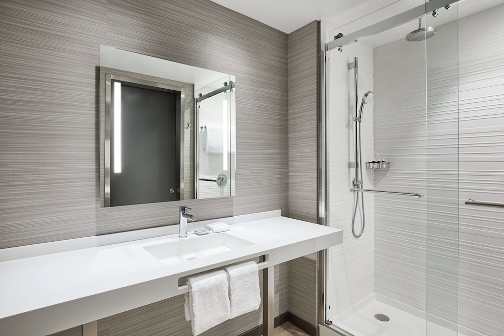 AC Hotel by Marriott Phoenix Biltmore - photo 16