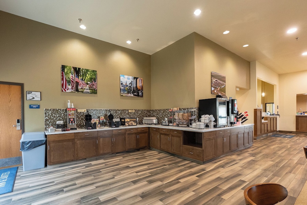 Cobblestone Inn & Suites Sheldon - photo 33