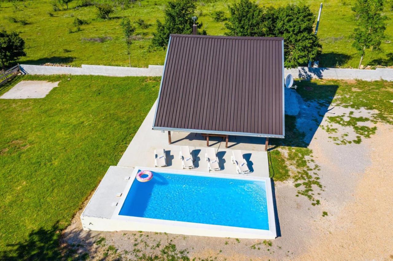 Mona — hotel in Gracac
