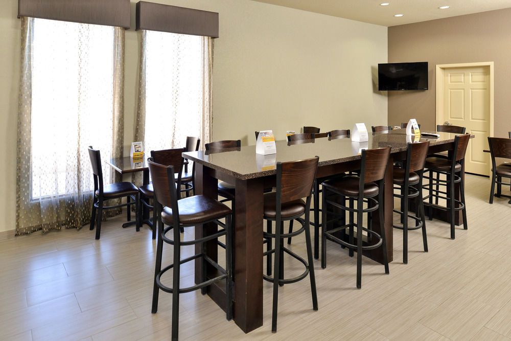 Quality Inn & Suites Carrizo Springs North - photo 49