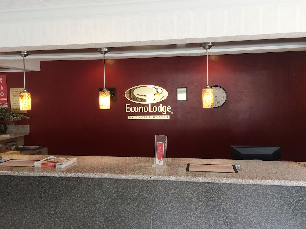 Econo Lodge Douglas - photo 5