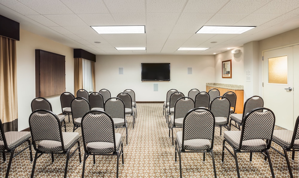Candlewood Suites El Paso North by IHG - photo 33