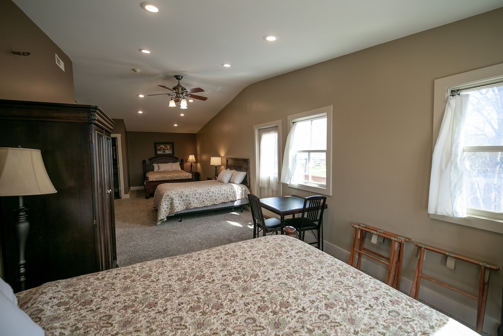 Nauvoo Temple House Hotel - photo 47
