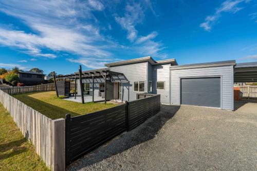 Motuoapa Getaway Lake Taupo Holiday Home — 4-Star Luxury Hotel in Turangi, New Zealand