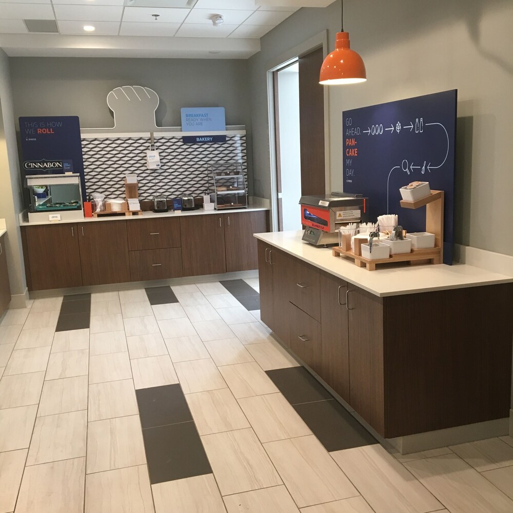 Holiday Inn Express and Suites Nebraska City by IHG - photo 14