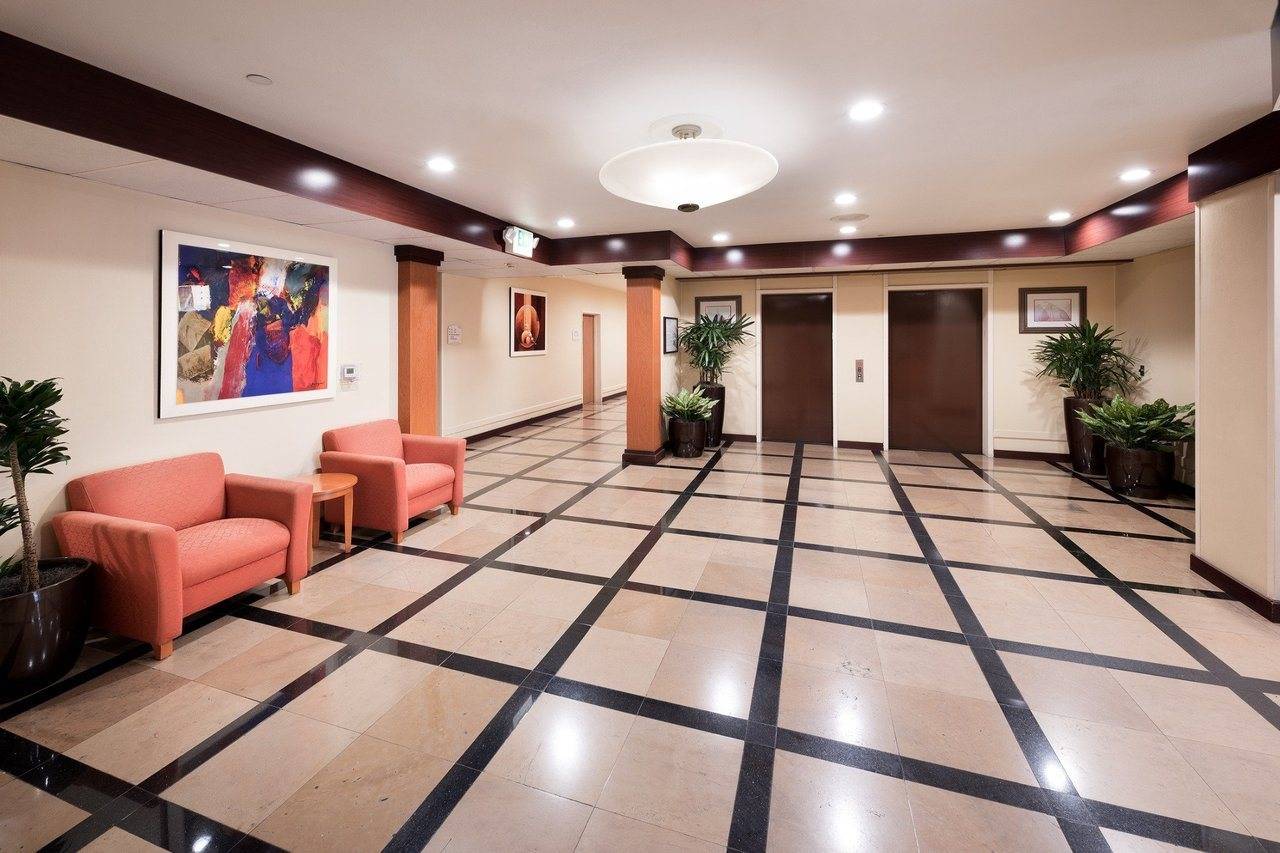 Comfort Inn & Suites Oakland - photo 9