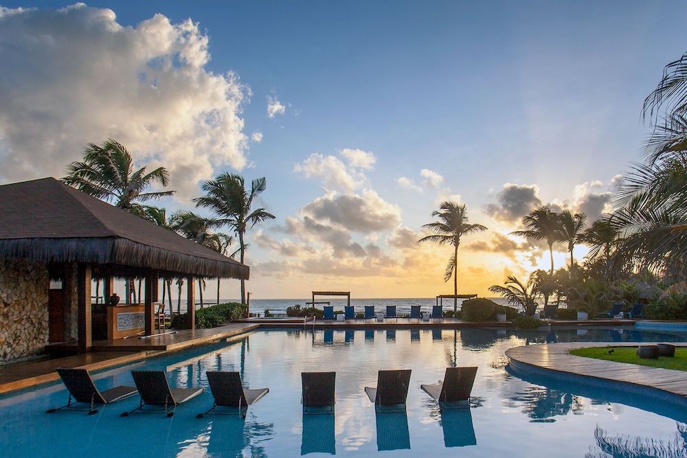 Zorah Beach Hotel — 5-Star Luxury Hotel in Trairi, Brasil