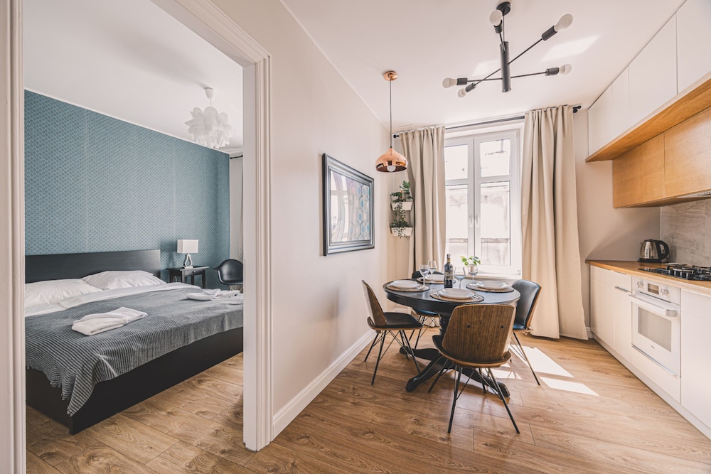 Spacious Apartment in Gdańsk Centre 2HomeRent Zielona — 4-Star Luxury Hotel in Gdansk, Poland