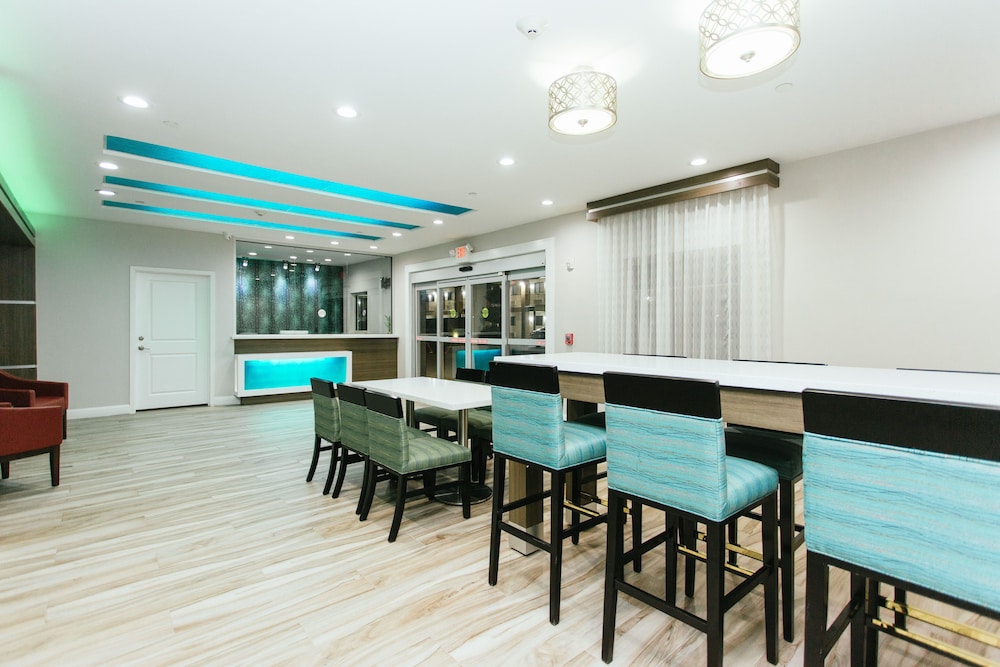Express Inn Spring - photo 33