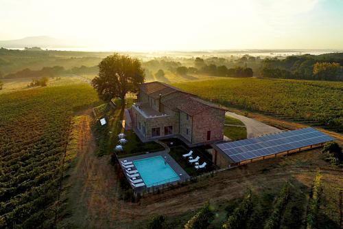 Podere La Doccia — 4-Star Luxury Hotel in Civitella In Val Di Chiana, Italy