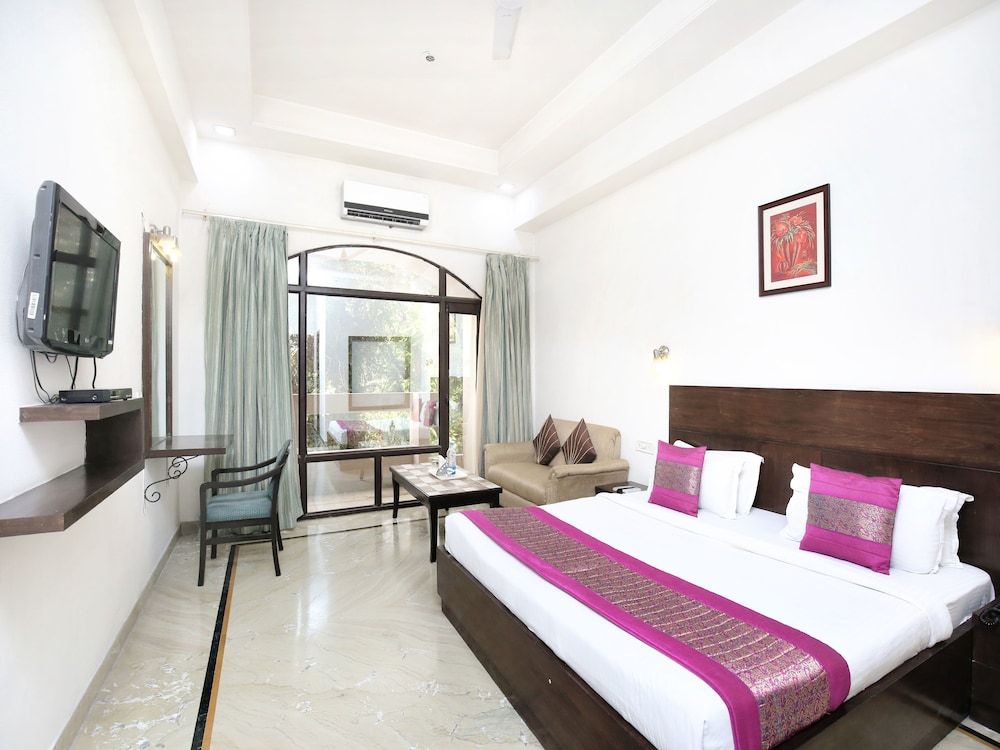 Capital O 15395 Hotel 42