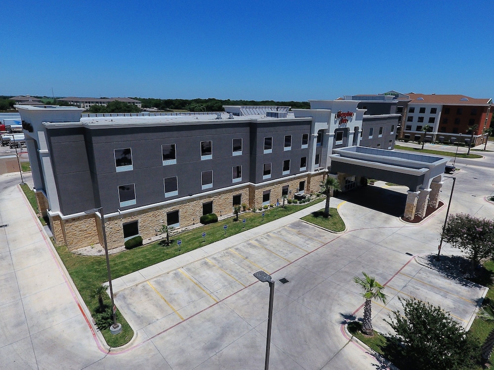 Hampton Inn Seguin - photo 69