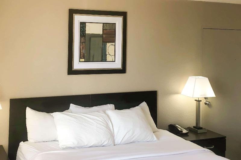 Clarion Inn And Events Center Pueblo North - photo 6