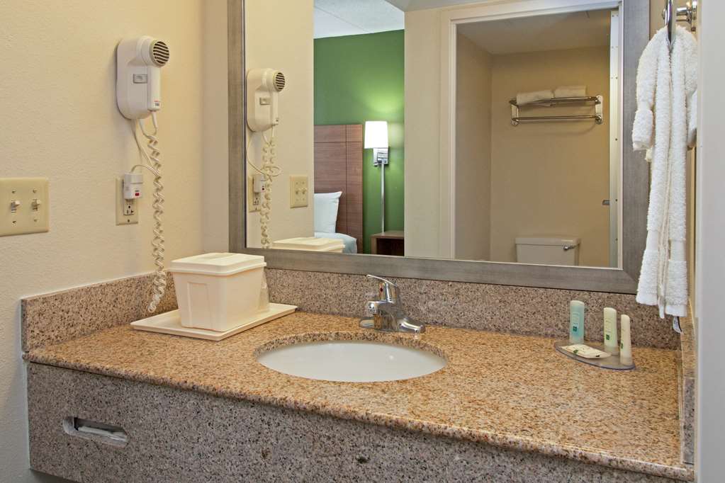 Quality Suites Lake Wright Norfolk Airport - photo 11