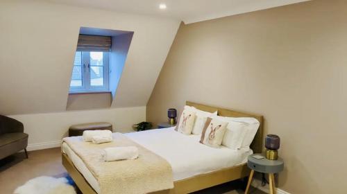 Modern Town House in Cotswolds 3 double bedrooms — 4-Star Luxury Hotel in Witney, United Kingdom