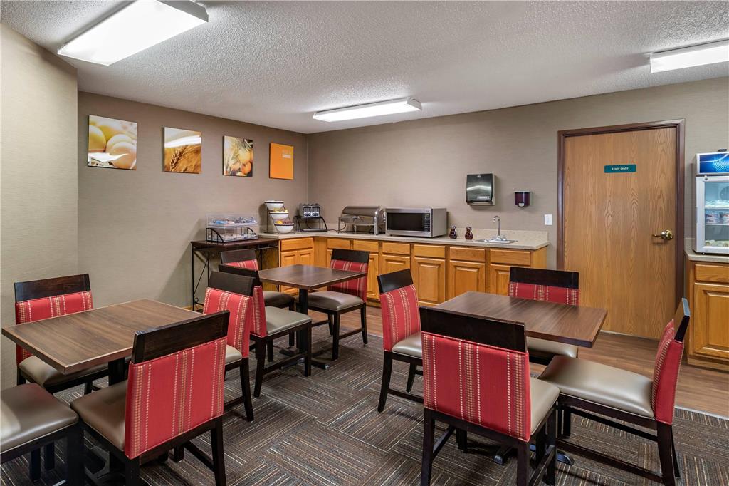 Comfort Inn Dyersville Near Field of Dreams - photo 25