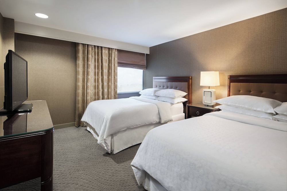 Sheraton Pittsburgh Airport Hotel - photo 11